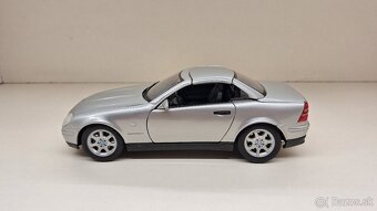 1:18 MERCEDES-BENZ SLK 230 - 13