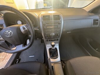 Toyota Corolla 1.6, r.v. 2010, benzin 97 kW - 13