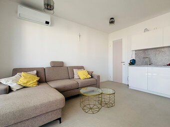 Chorvátsko-Trojizbový apartmán s veľkou terasou blízko pláže - 13