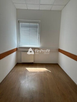 Na prenájom vykurovaný sklad s výmerou 8.600 m2 s administra - 13