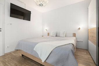 Na predaj moderný dom s terasou v Ružinove - Domové role - 13