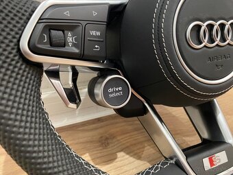 AUDI R8 VOLANT SPORTOVY - START/STOP - DRIVE SELECT - 13