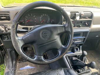 Opel Fontera B 2,2 benzín - 13
