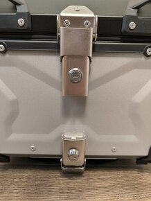 Zadní motokufr TopCase 45L hliníkový - 13