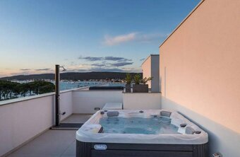 PREDAJ - Komfortný zariadený penthouse  - SUKOŠAN - 13