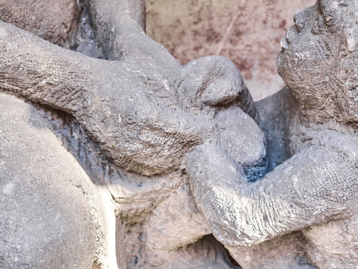 Obrie pieskovcové súsošie „Matka s dieťaťom” z obdobia prvej - 14