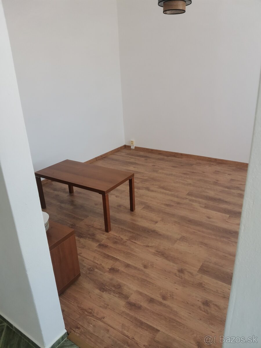 Prenájom 2 izbový byt Krompachy (Lorencova ul,centrum) - 14