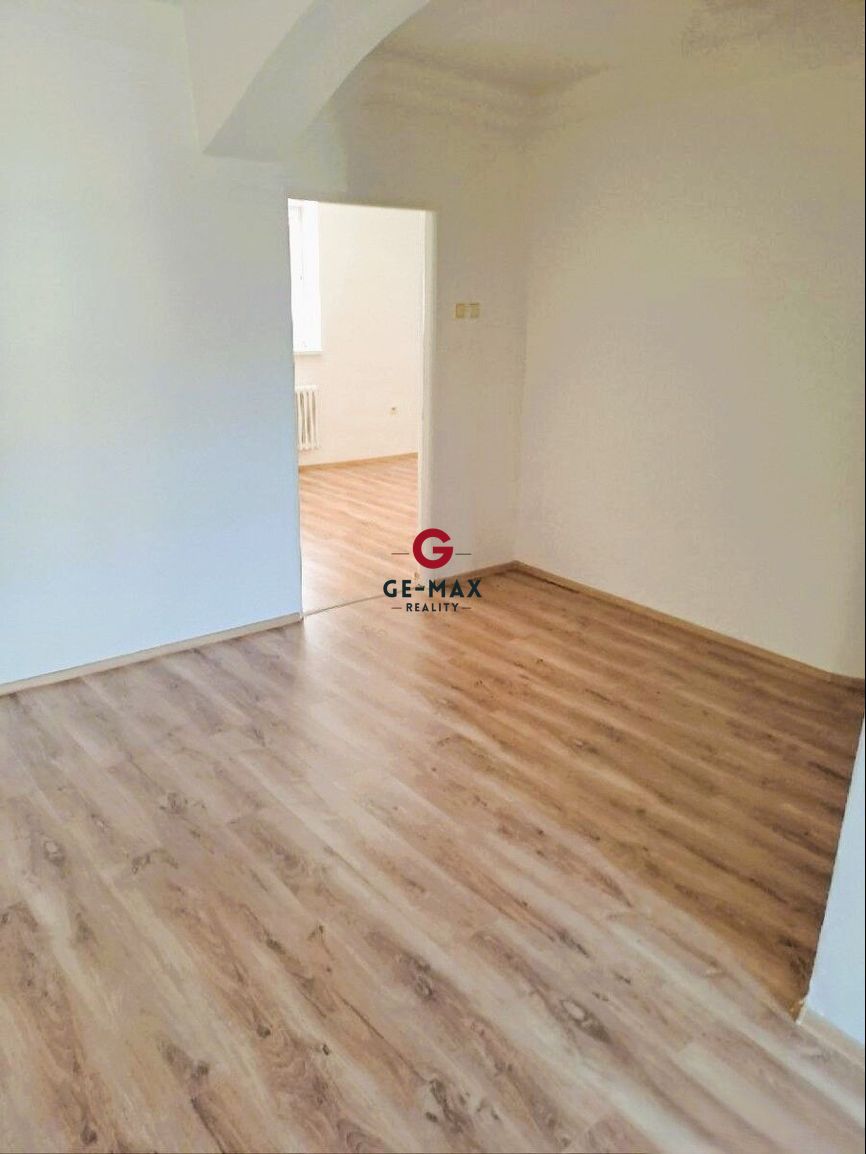 NA PREDAJ: priestranný rodinný dom s dvojgarážou v Kráľovsko - 14