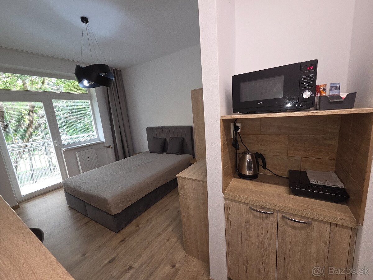 Ubytovanie v centre BB -od 3 hod.- - 14