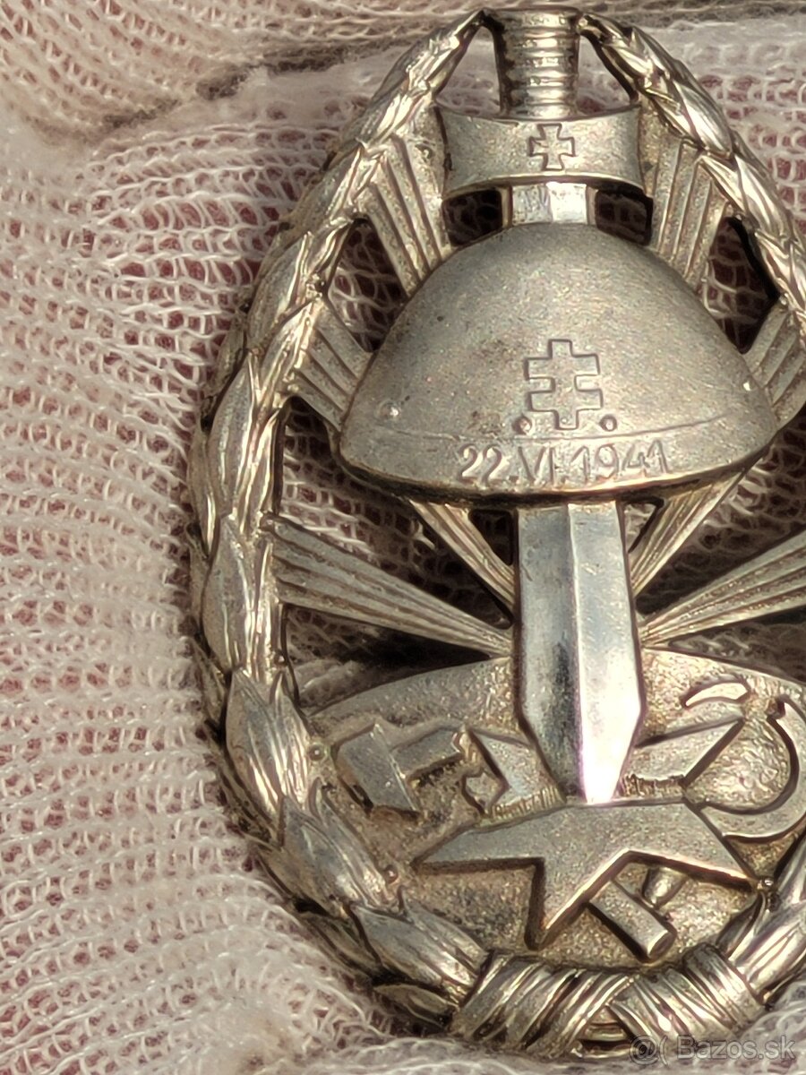 Odznak.vyznamenanie..vf. - 14