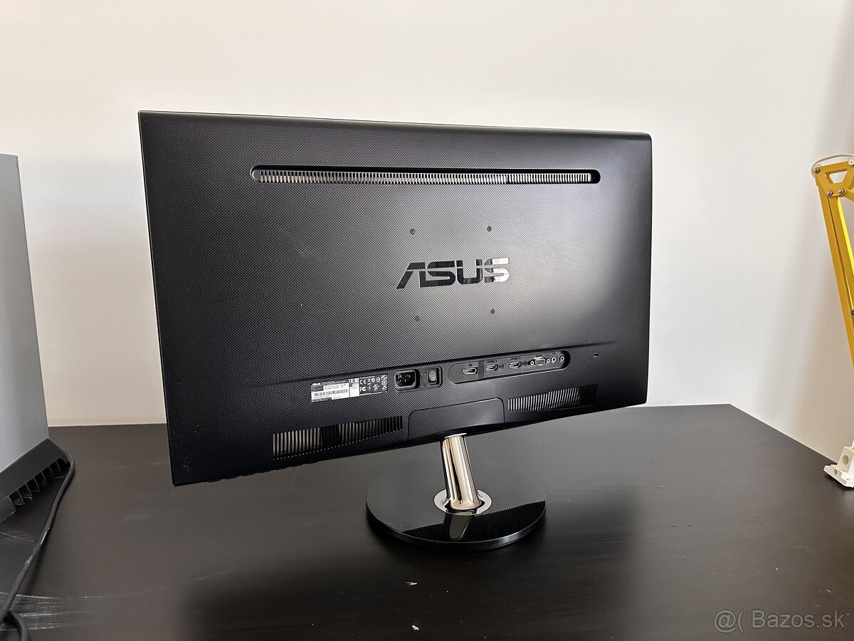 Pc zostava s monitorom a reproduktormi - 14