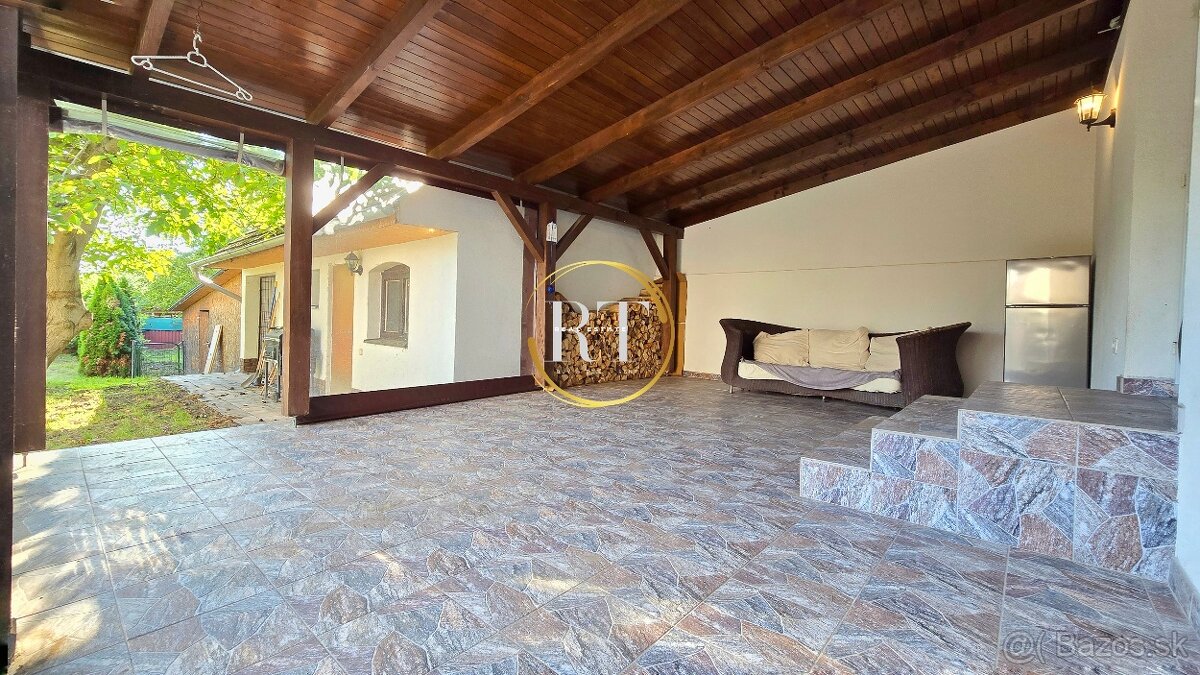 Útulný 3-izbový dom s veľkým pozemkom (910m2) a terasou - 14