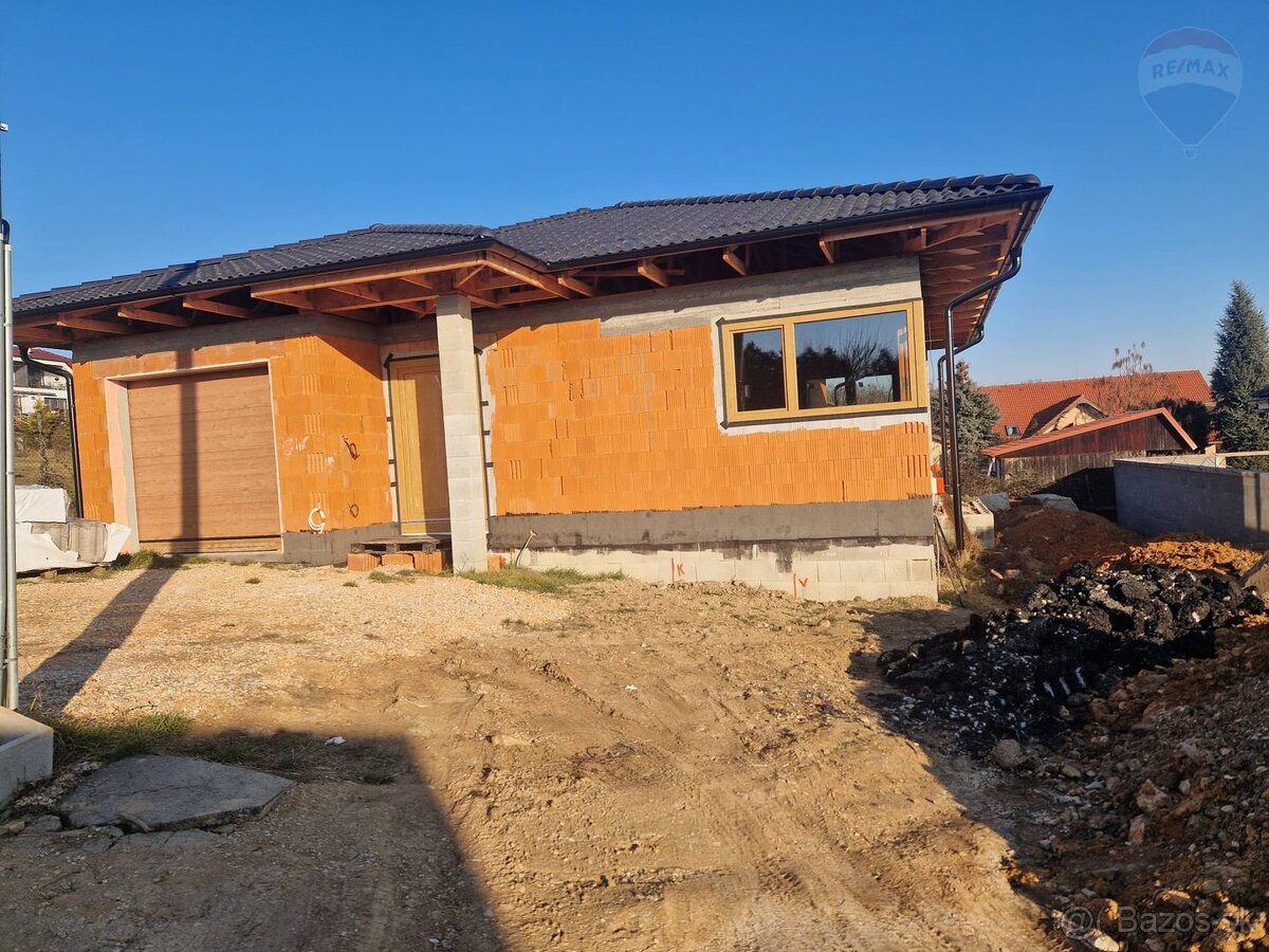 REZERVOVANEPredaj 4 izbový bungalov s garážou Nitra - Zob - 14