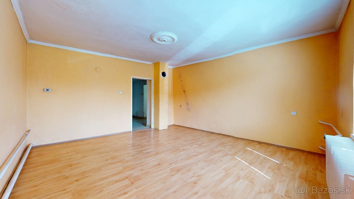 LIMITOVANÁ CENA - Starší rodinný dom so slnečným pozemkom - 14