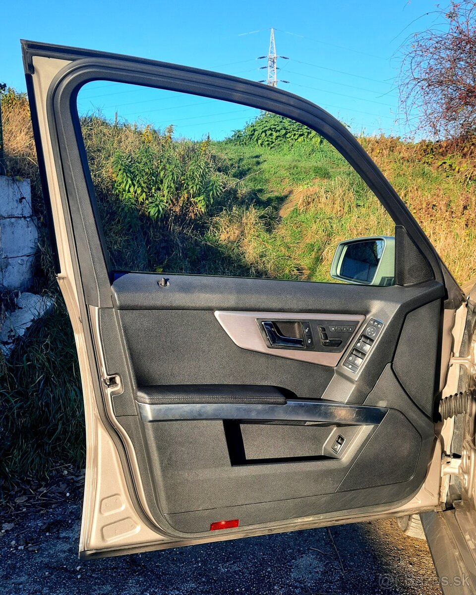 Predám Mercedes-Benz GLK 320 CDI 4MATIC A/T - 14