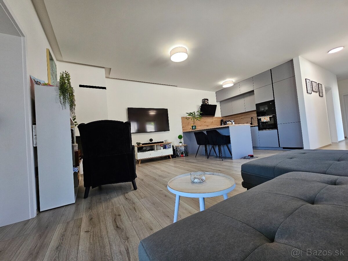 MODERNÝ 4-IZBOVÝ DOM S TEPELNÝM ČERPADLOM - 14