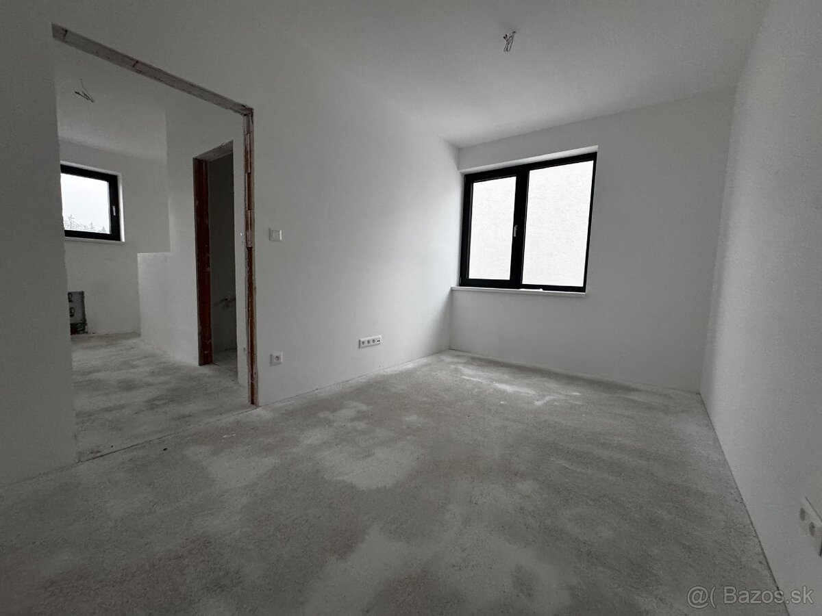 5i dom | pozemok 417m2 | 2x parking - 14