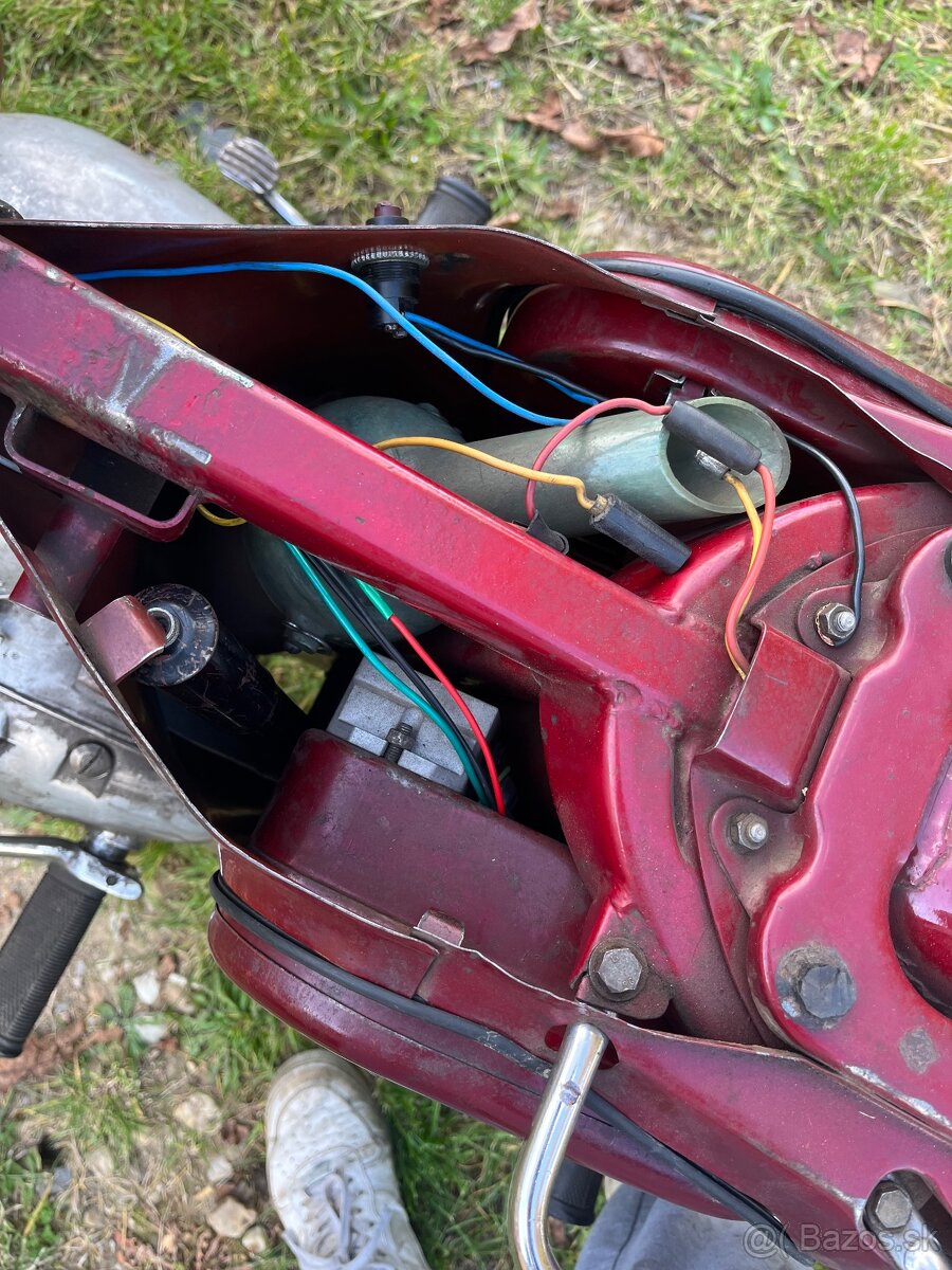 Predam Jawa 350/360 panelka r.v 1965 - 14