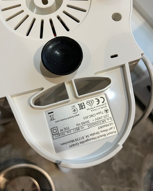 Odšťavovač Bosch MES25A0 700w - 14