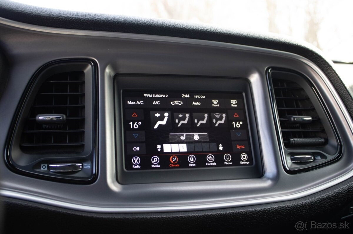 Dodge Challenger 5,7 HEMI RT - 14