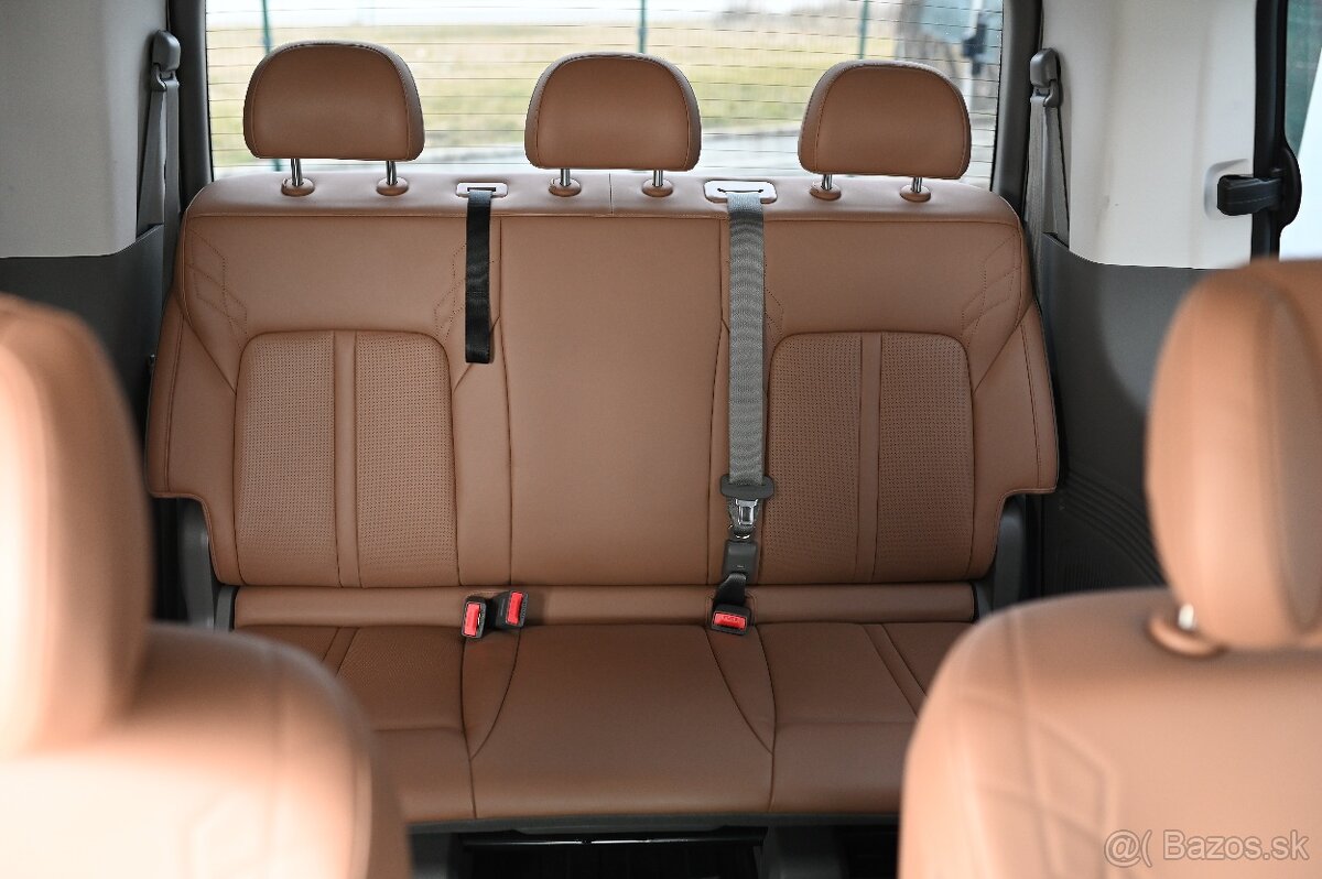 Hyundai Staria 2.2 Luxury - 14