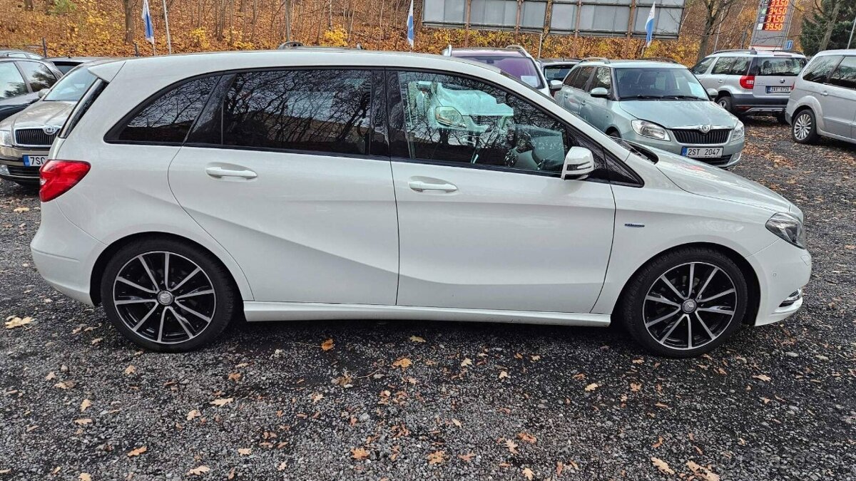 Mercedes Benz B 180, 2012, 99 tkm, xenony, navi, serviska - 14