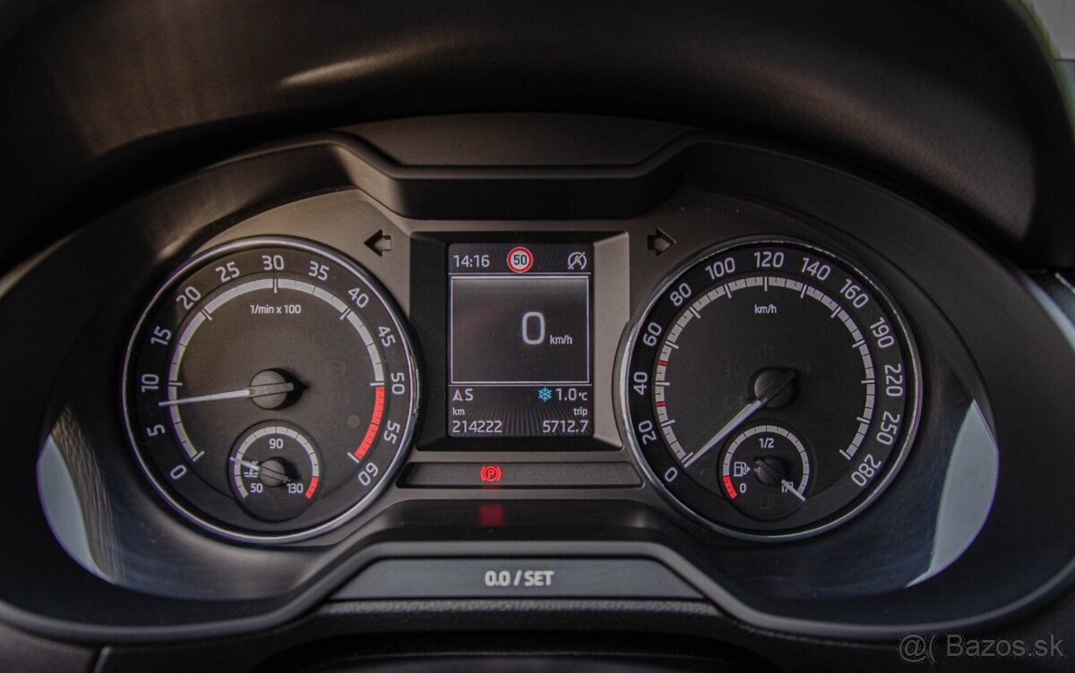 Škoda Octavia Combi 2.0 TDI RS - 14