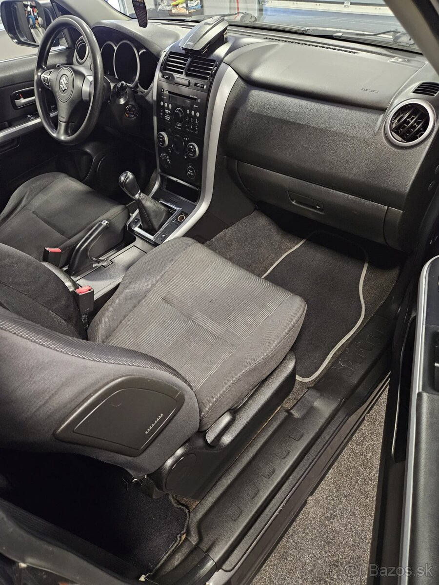 Suzuki Grand Vitara 2.4 benzín 2009 - 14
