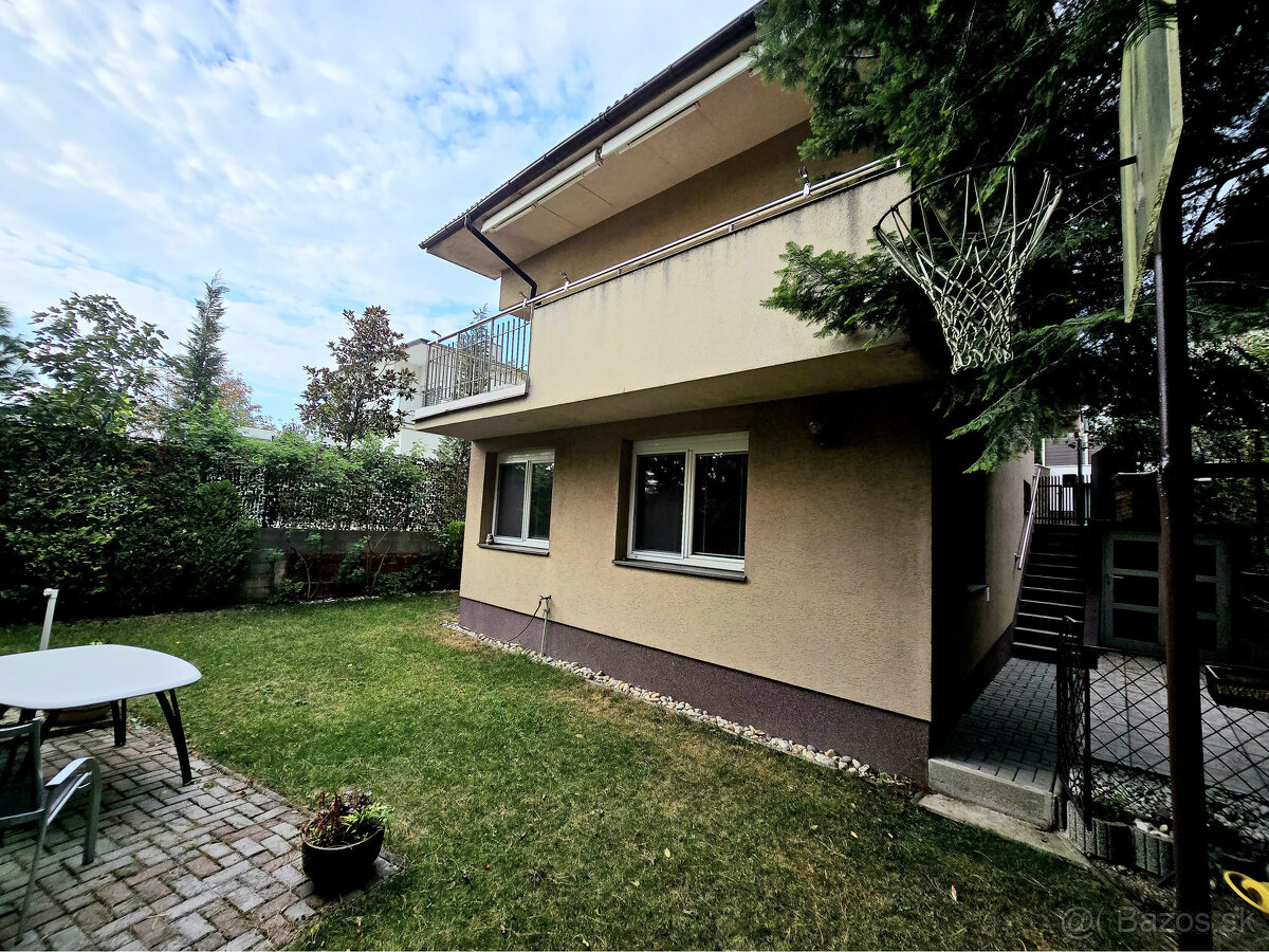 Na predaj Dvojgeneračný rodinný dom s dvomi vchodmi 2 a 5 iz - 14