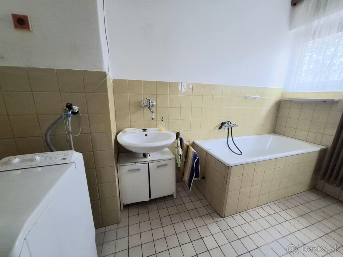 Na predaj - rod.dom. Nitrianske Pravno, okr. Prievdza - 14