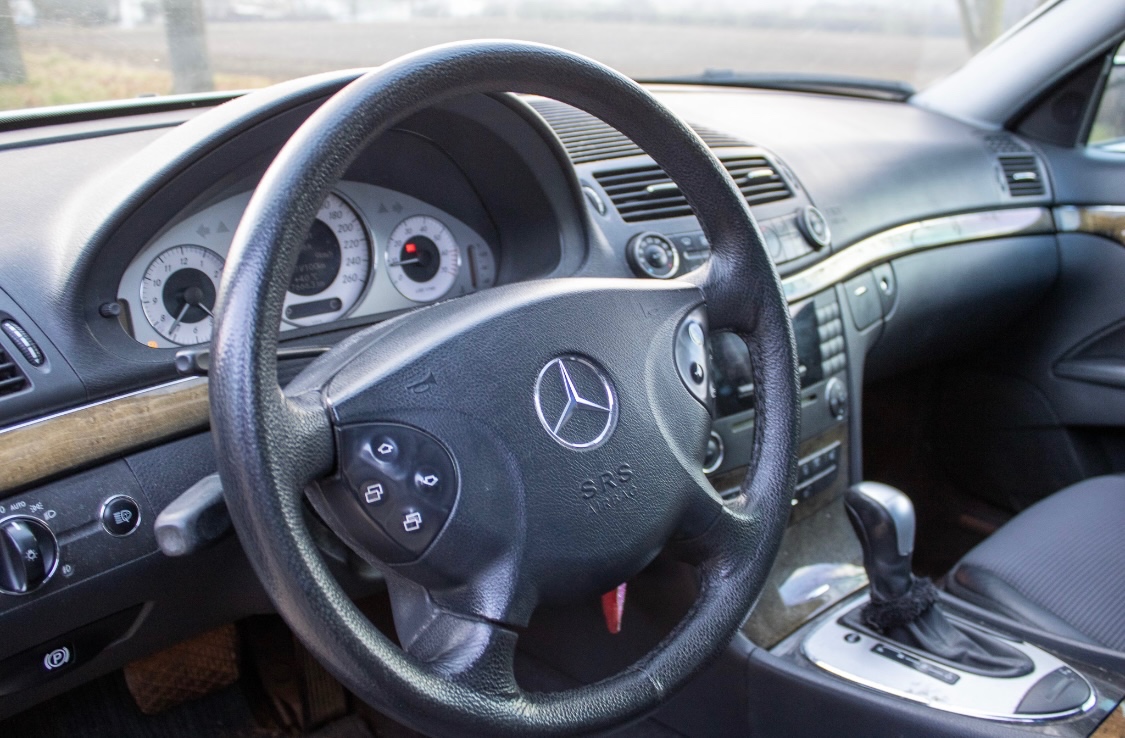 Mercedes-Benz E 320 Benzín 4x4 LPG - 14