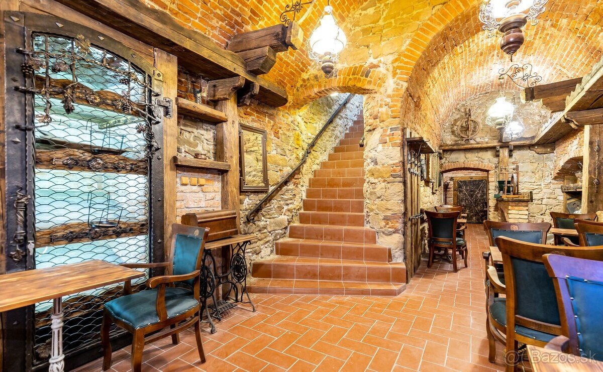 NA PREDAJ Historická polyfunkčná budova v srdci mesta Prešov - 14