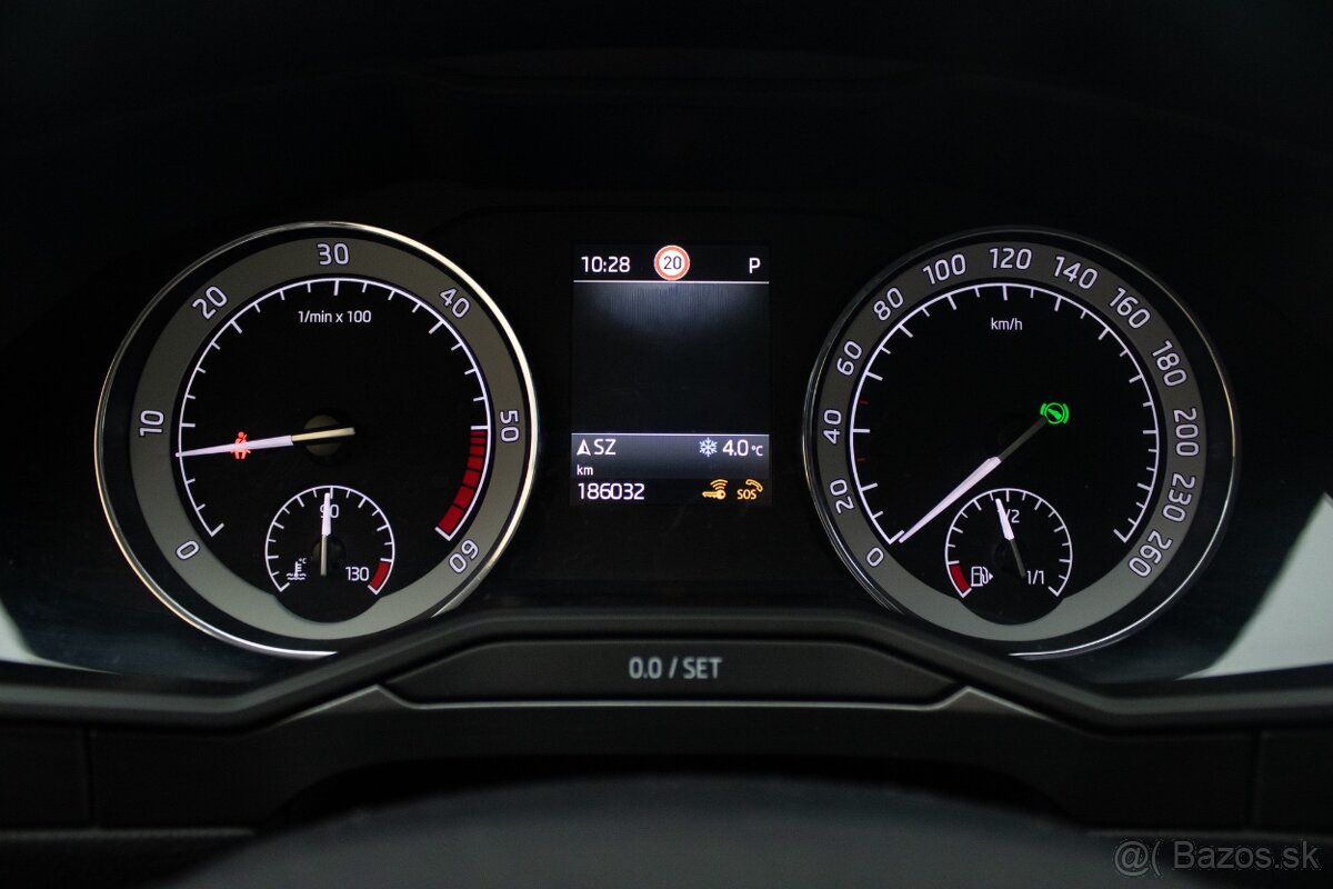 Škoda Superb Combi - 14