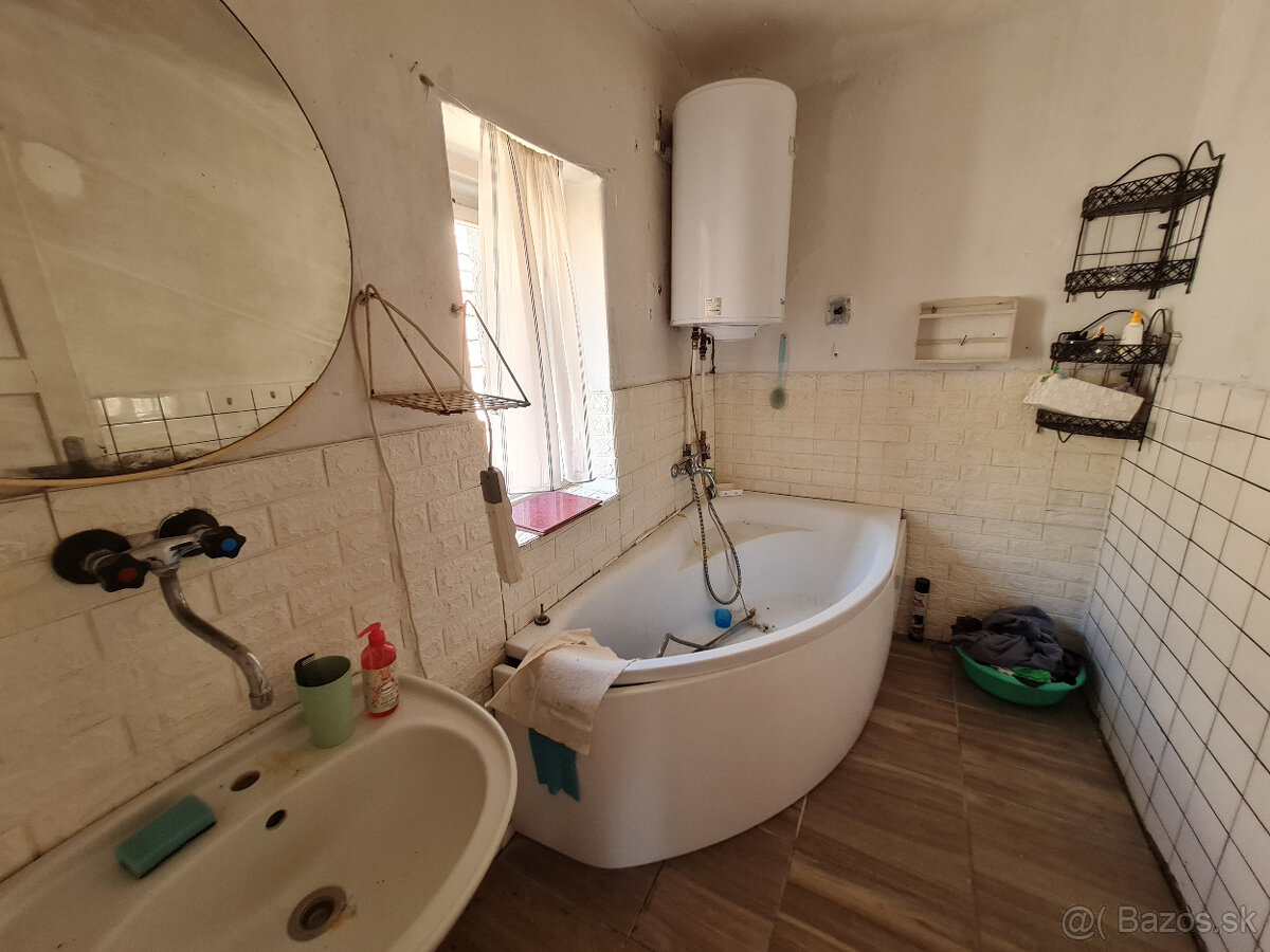 Malé Straciny - rodinný dom - 14