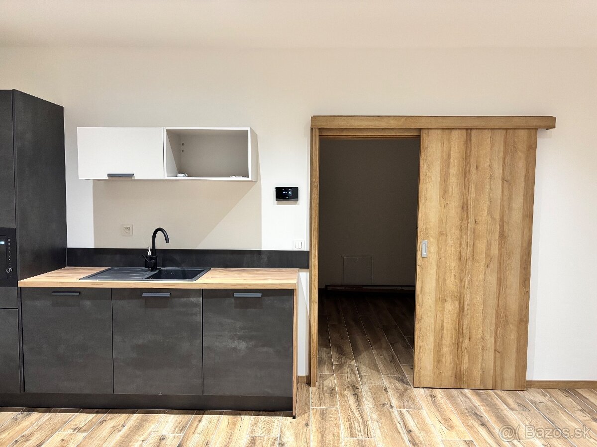 Kancelárske priestory v rodinnom dome - 14