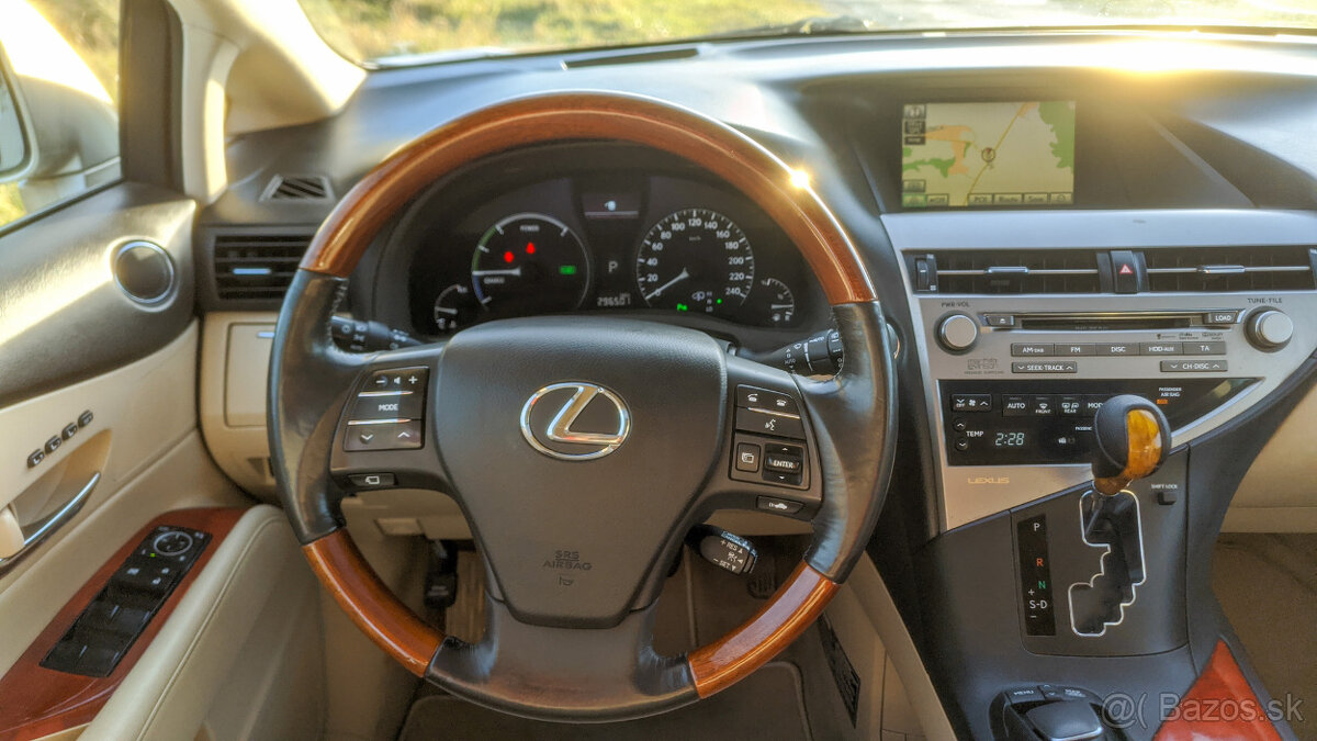 Lexus RX 450h Hybrid - 14