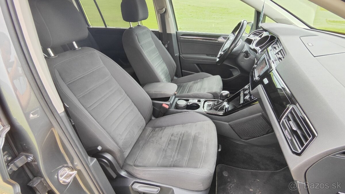 2017 Touran nový model, tsi 110kw,dsg 7st, top výbava - 14