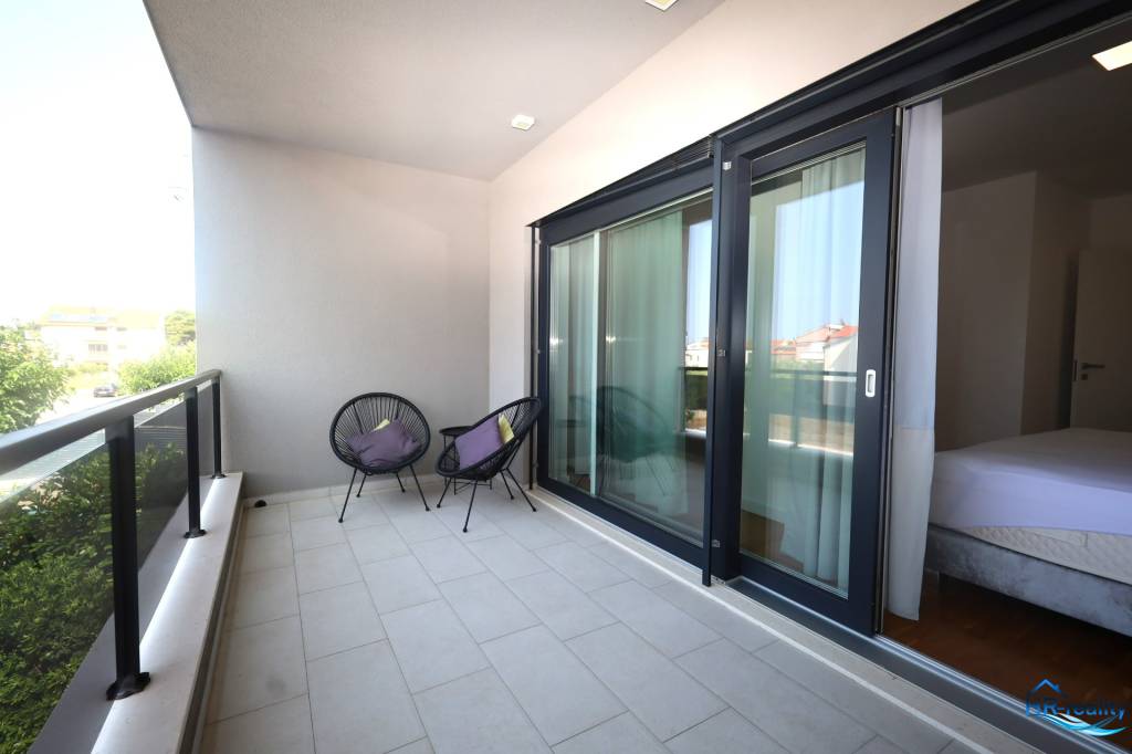 Vodice, Srima – dom s bazénom a strešnou terasou - 14