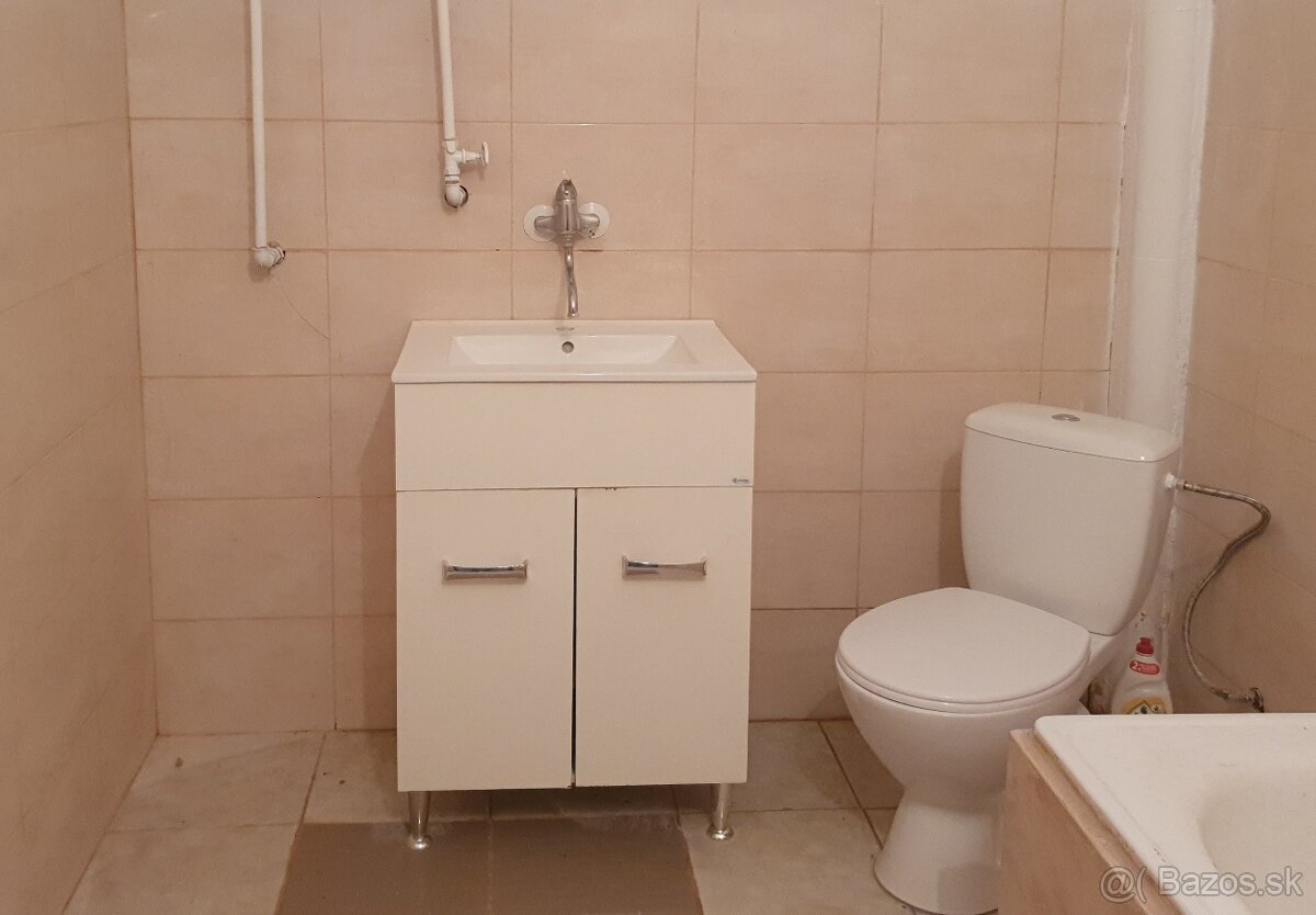 Kvalitný murovaný rodinný dom v okrese Levice - 14