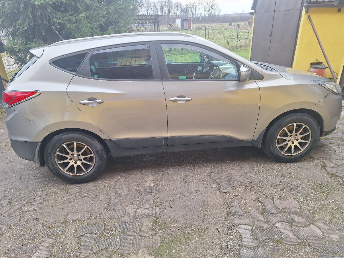Hyundai ix35 2.0 CRDi 16V 4x4 AUTOMAT 2 majiteľ - 14
