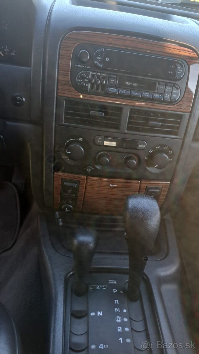 Predam krasny Jeep Grand Cherokee - 14