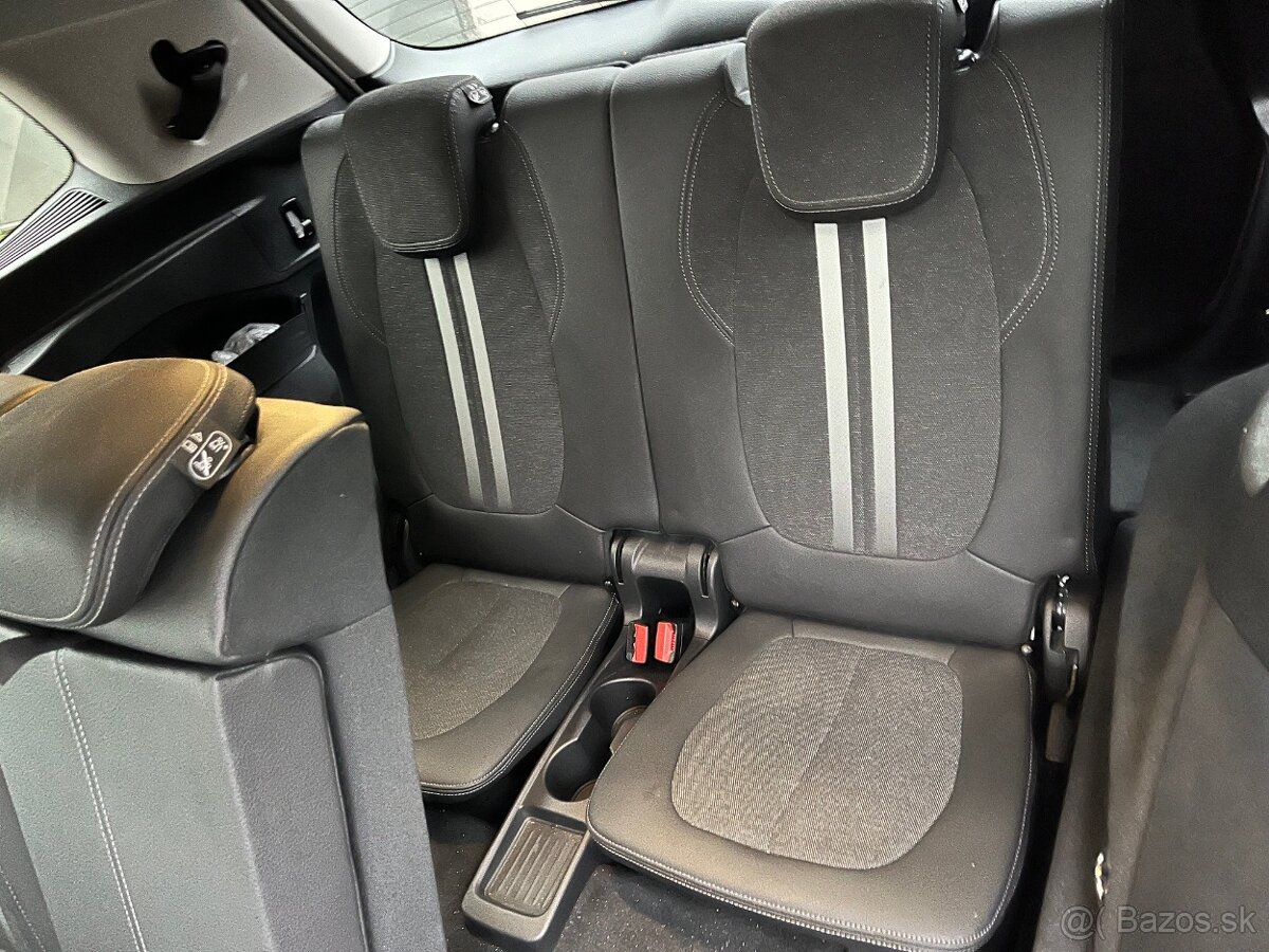 BMW 216i GRAN TOURER 7 miestny - 14