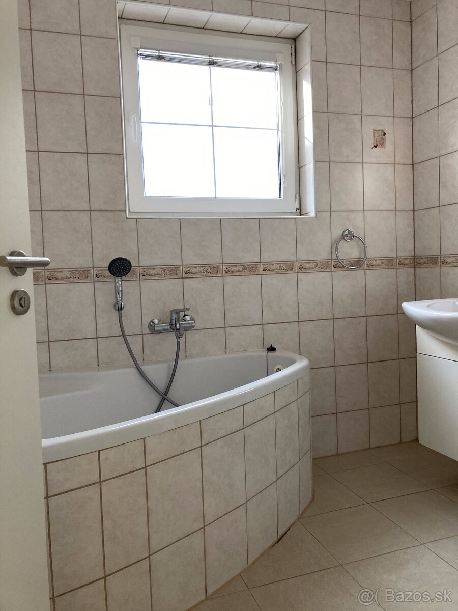 4-izbový rodinný dom na prenájom - voľný ihneď - 14