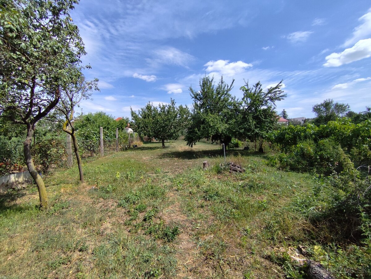 Rodinný dom HLOHOVEC - tichá lokalita, rovinatý pozemok - 14