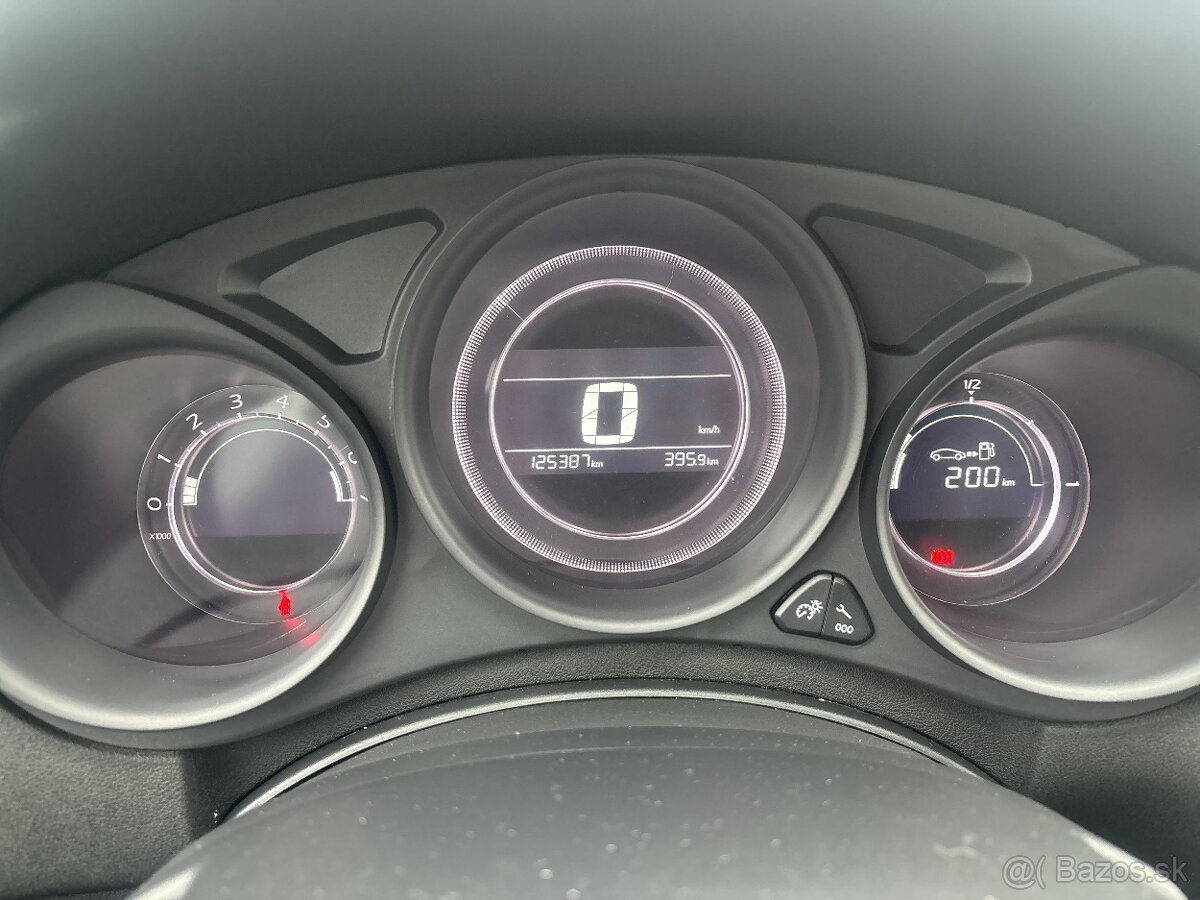 CITROËN C4 5dv. PureTech 110 Feel Edition Manuál - 14