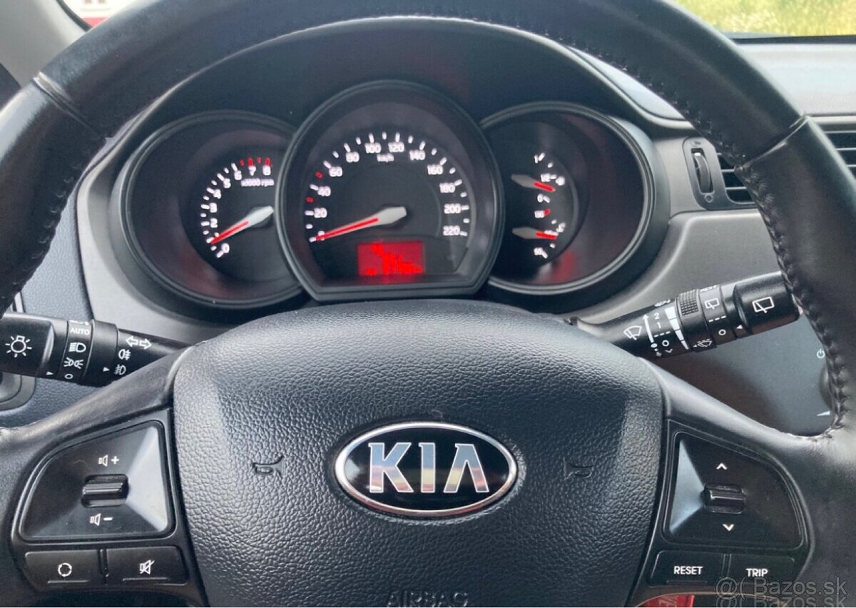 KIA RIO 1.2 benzín 62kW 2015 92 000 km - 14