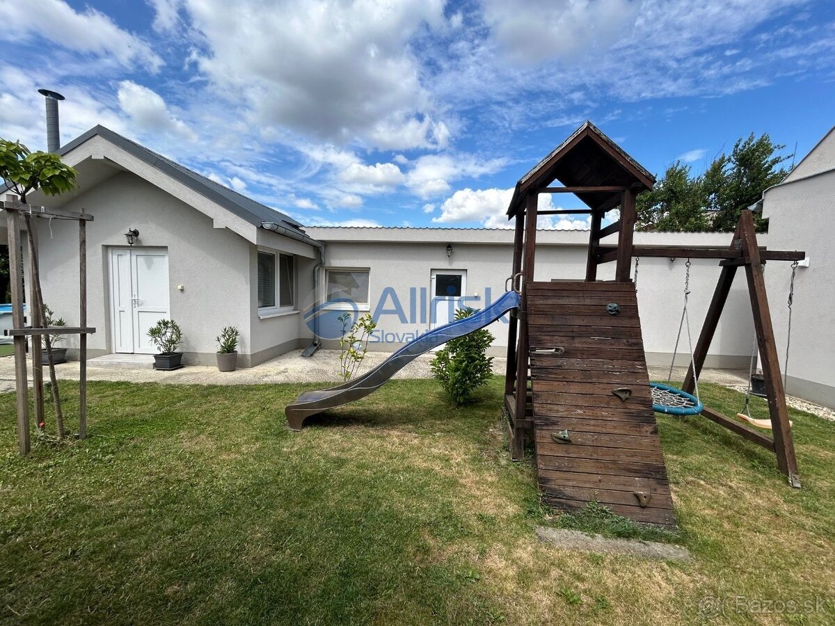 Nádherný kompletne zrekonštruovaný rodinný dom s garážou, ba - 14