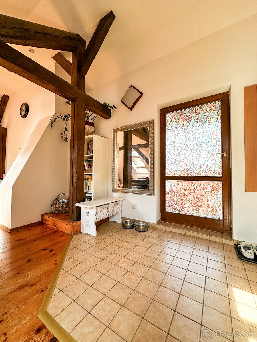 Štýlový podkrovný byt v historickom centre s terasou - 14