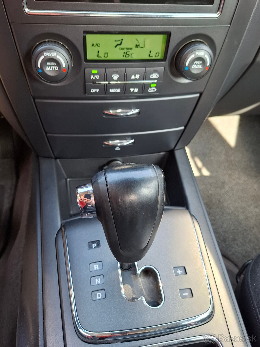 KIA SORENTO 2,5 diesel 4x4 AUTOMAT - 14