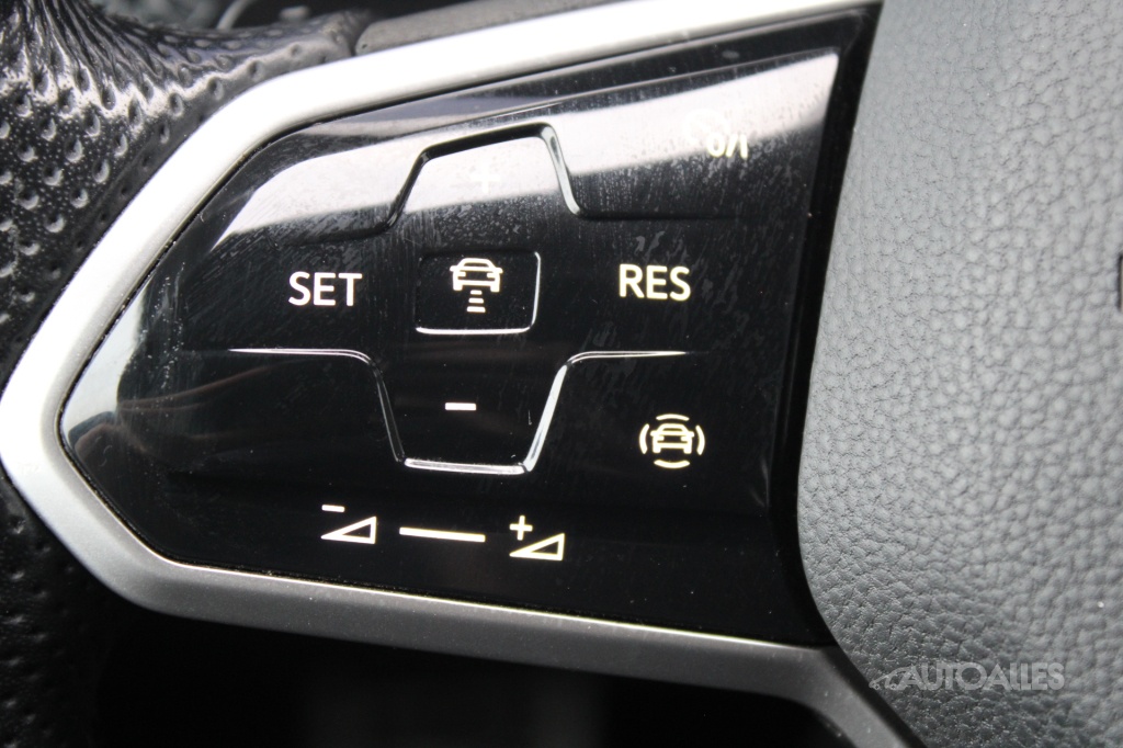 Volkswagen Golf Variant 1,5 e-TSi 110 kW R-LINE - 14